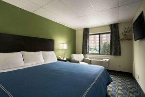 Гостиница Travelodge by Wyndham Cleveland Lakewood в Кливленде