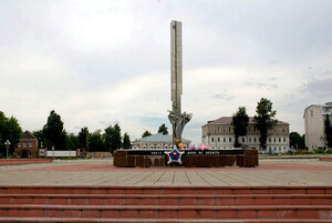 Мемориальный комплекс на площади Победы (Kaluga Region, Lyudinovo, ploshchad Pobedy), atracción