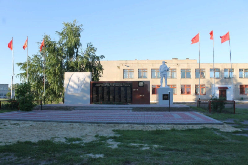 نصب تذكاري للحرب، مقبرة جماعية Памятник воинской славы погибшим уроженцам села Макашевка ، مقاطعة فورونيج، صورة