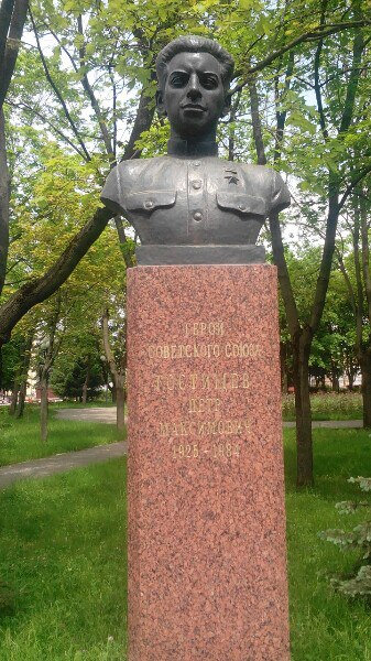 Monument, memorial Бюст Героя Советского Союза П.М. Гостищева, Belgorod, photo