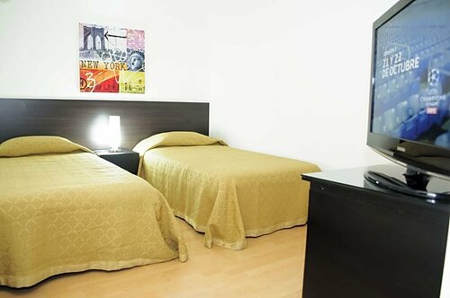 Гостиница Hostal Lleras Calle 8 в Медельине