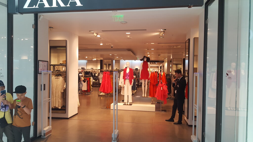 Zara Закрывает Магазины