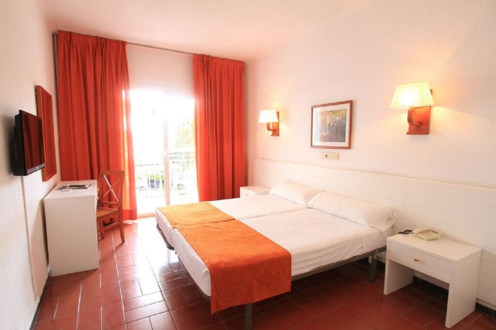 Фото Hotel Garbí Park 