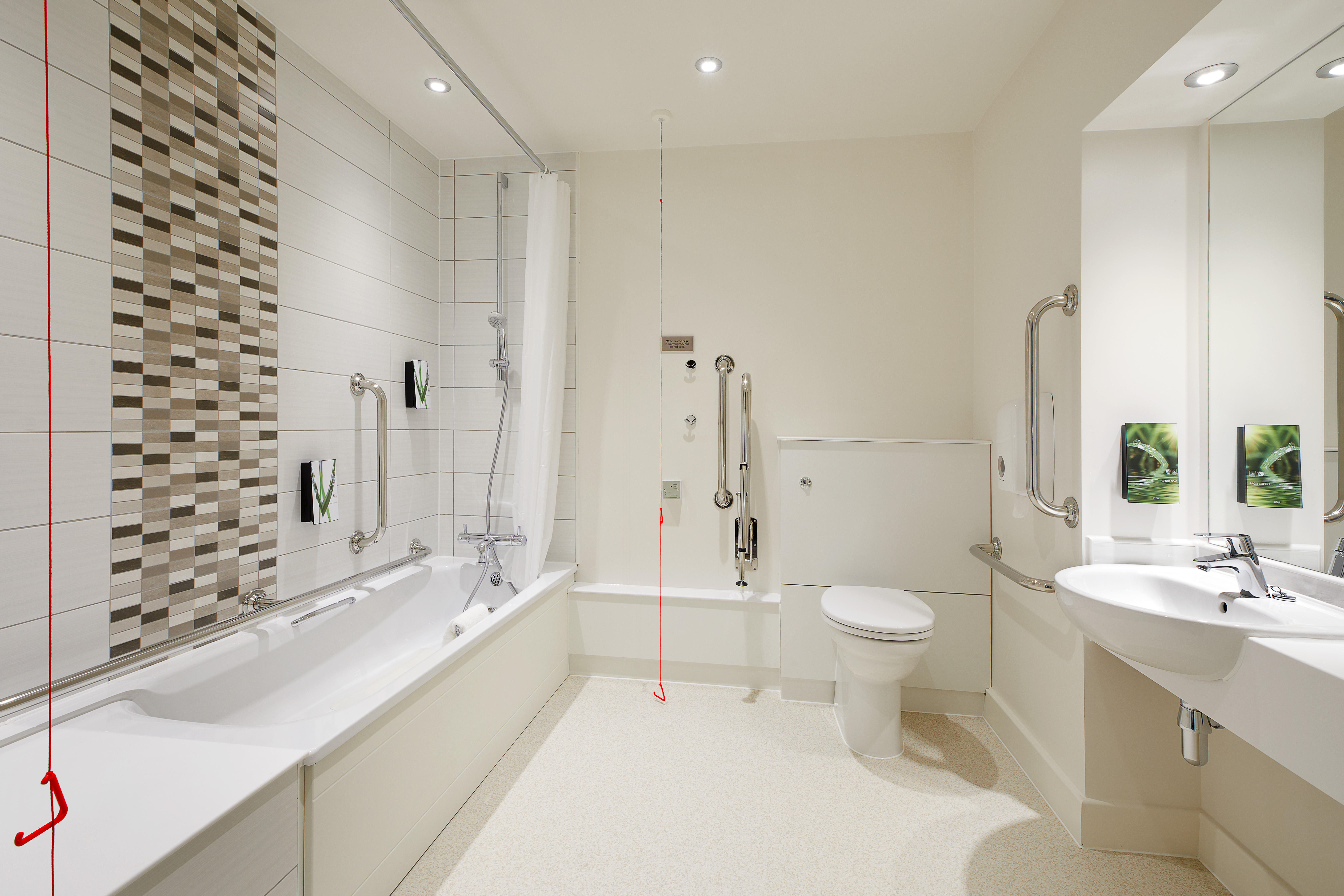 Фото Premier Inn Bristol City Centre Finzels Reach