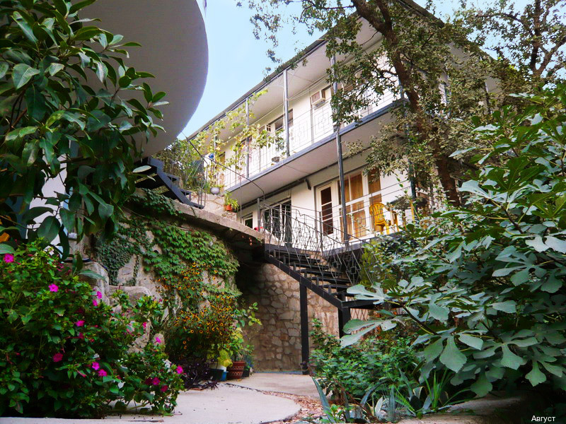 Фото Август