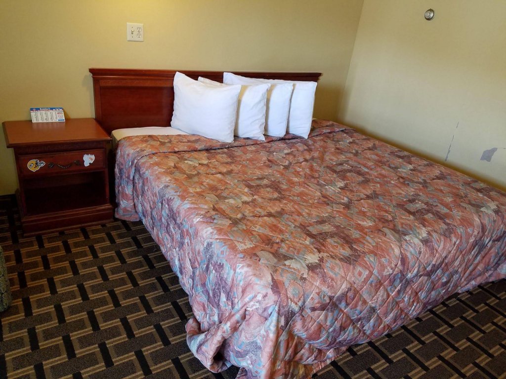 Фото Travelodge by Wyndham Evanston