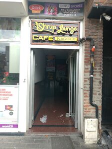 Shrup Lounge (İstanbul, Gaziosmanpaşa, Cumhuriyet Meydanı, 16-17) ، مطعم يقدم الشيشة