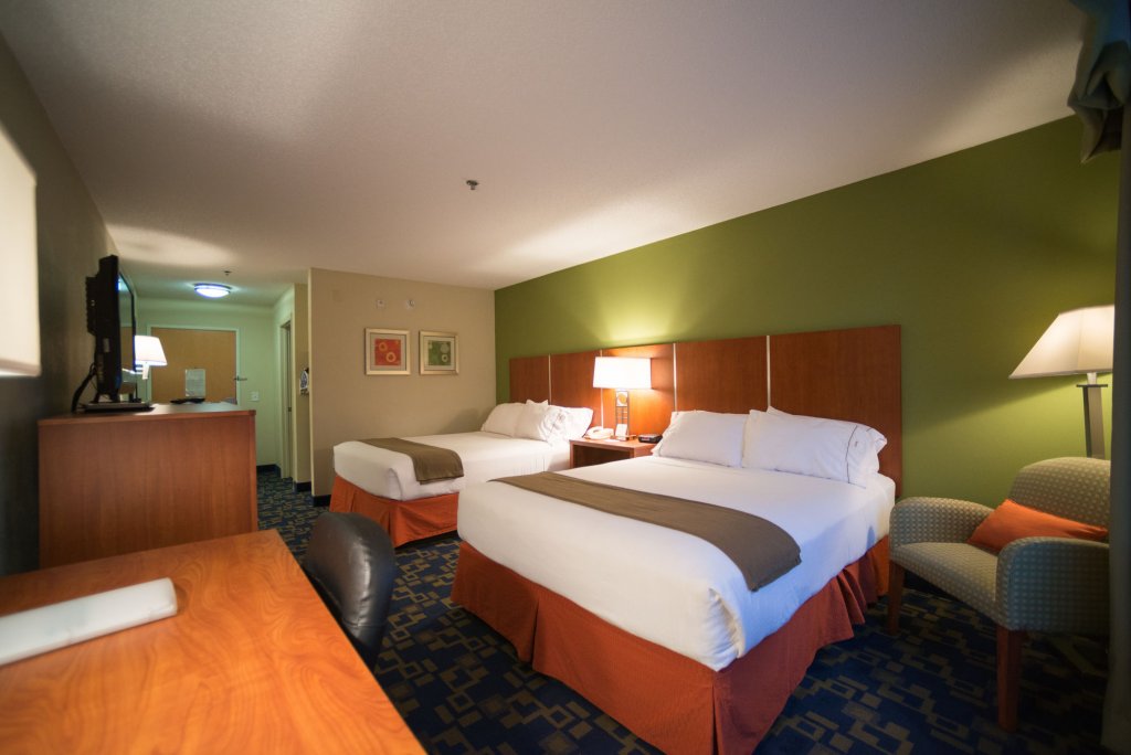 Фото Holiday Inn Express Hotel & Suites Raleigh-Wakefield, an Ihg Hotel
