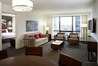 Фото Delta Hotels by Marriott Ottawa City Centre