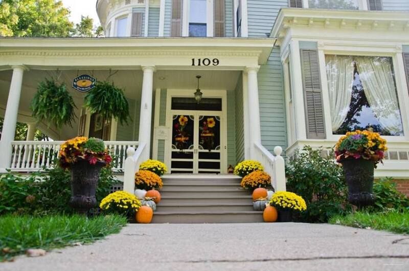 Фото Blessings on State Bed & Breakfast