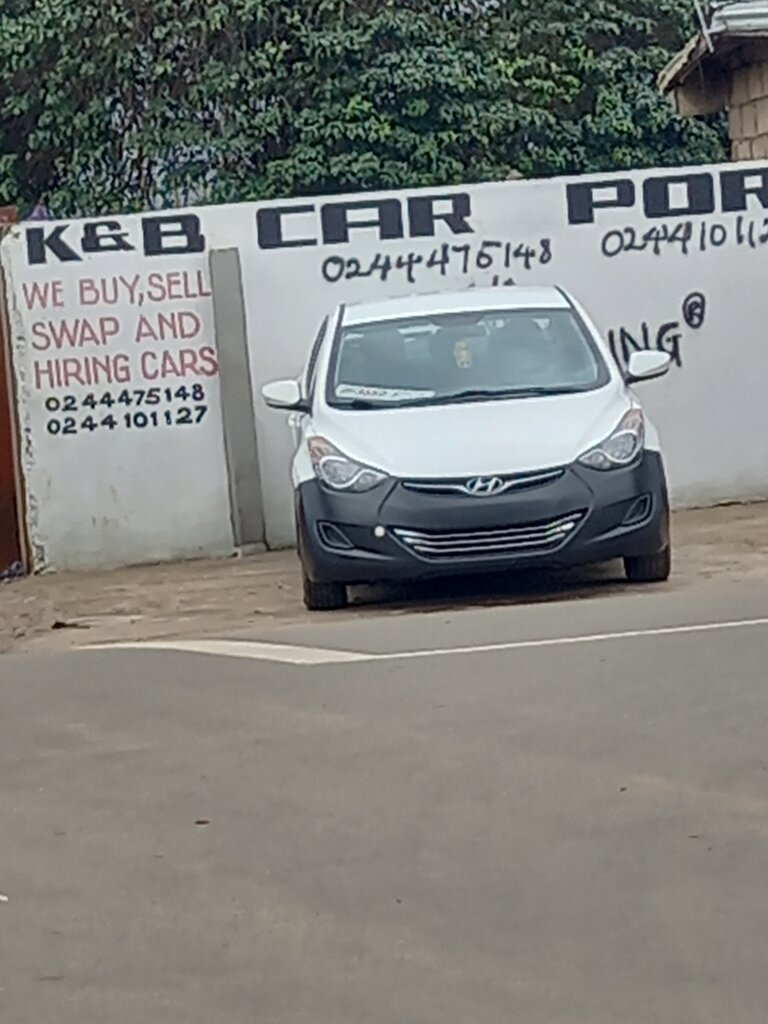 Car dealership K & B Car Port, Accra, photo