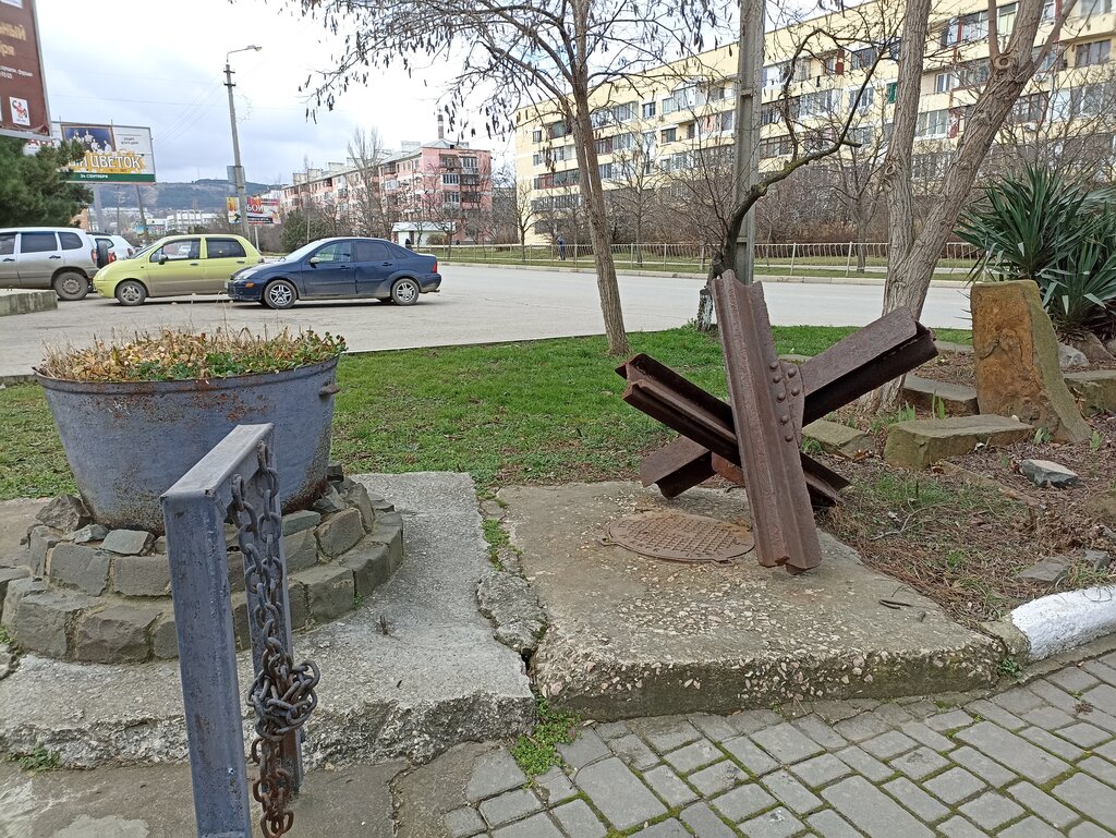 Достопримечательность Противотанковый Ёж, Феодосия, фото
