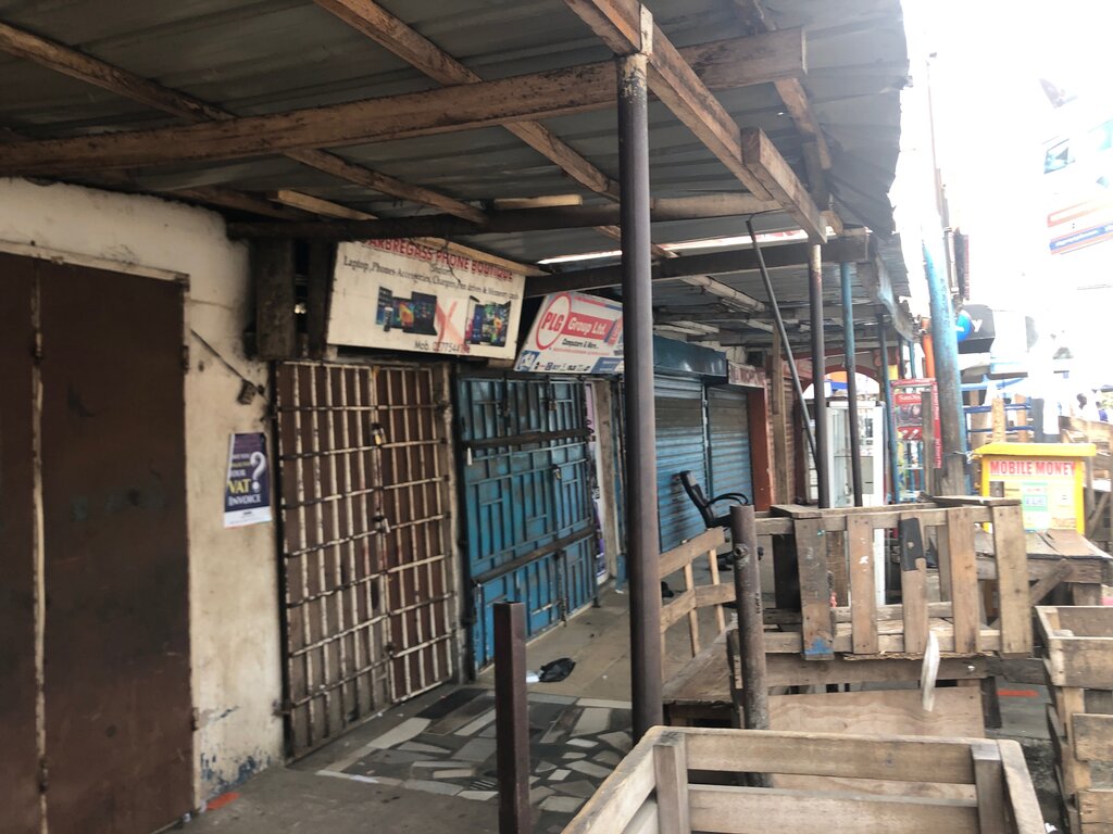 Mobile phone store Michel, Accra, photo