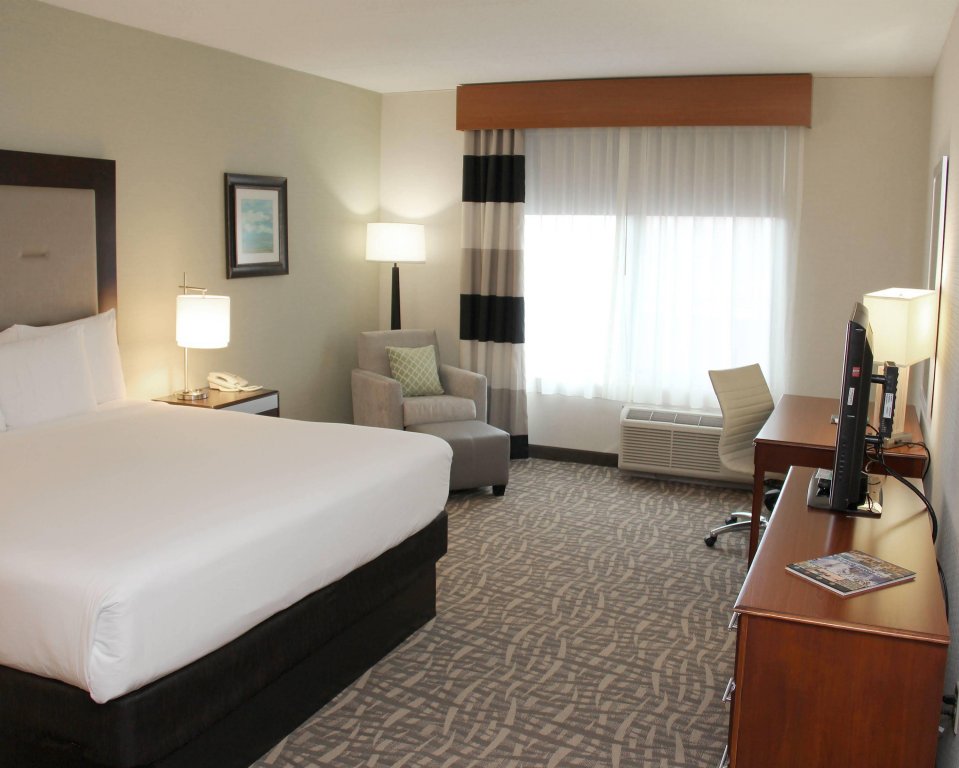 Фото Wyndham Garden Buffalo Downtown