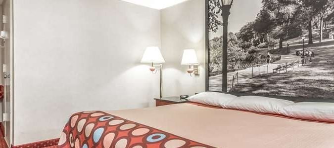 Фото Super 8 by Wyndham North Bergen NJ NYC Area