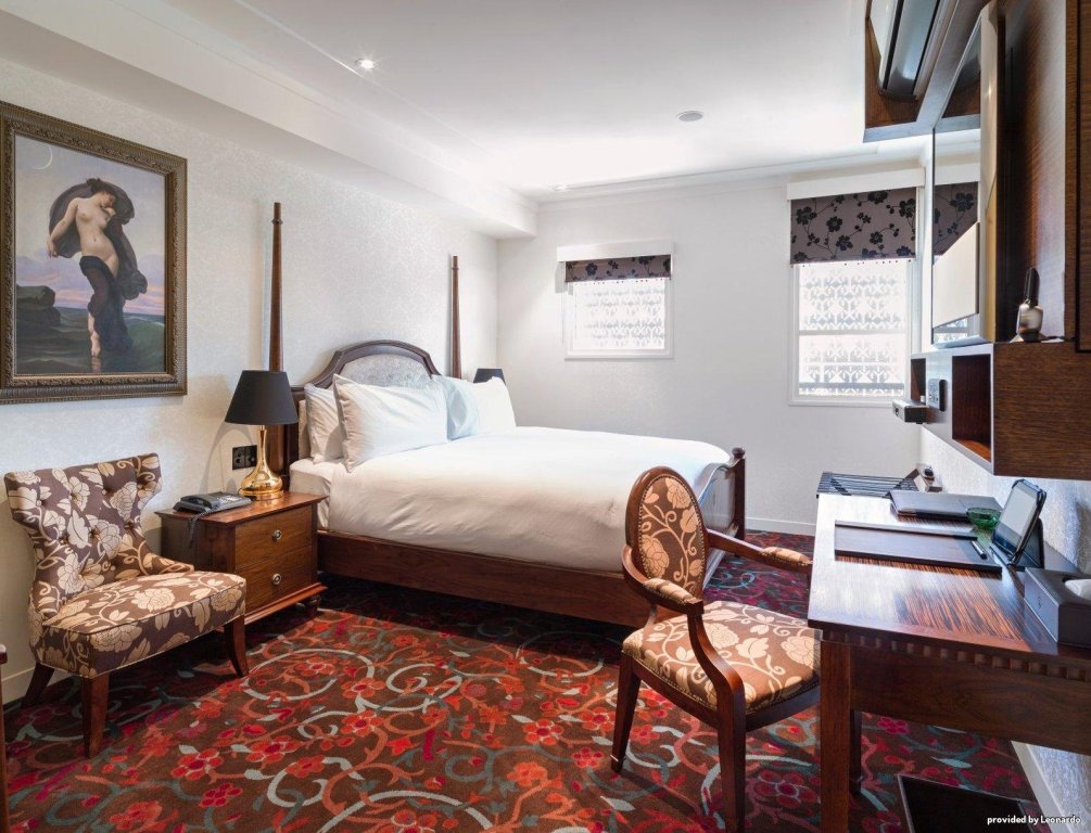 Фото Chic Apartment With Rooftop