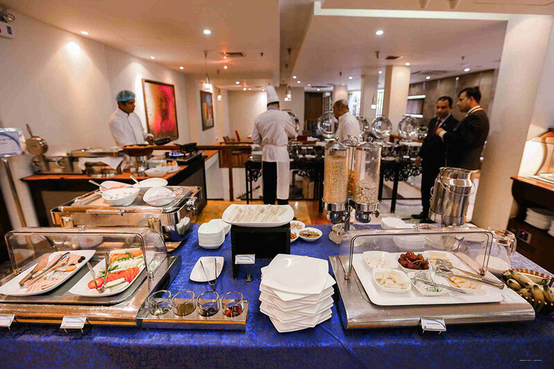 Фото Lakeshore Hotel & Apartments