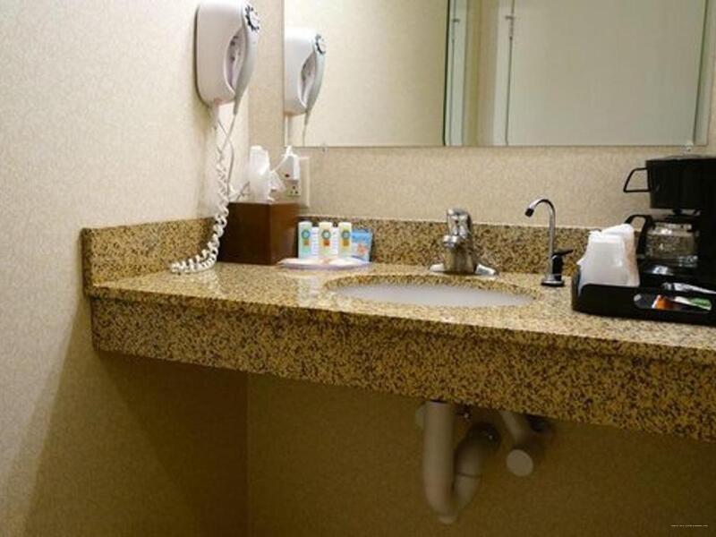 Фото Quality Inn & Suites Evergreen Hotel