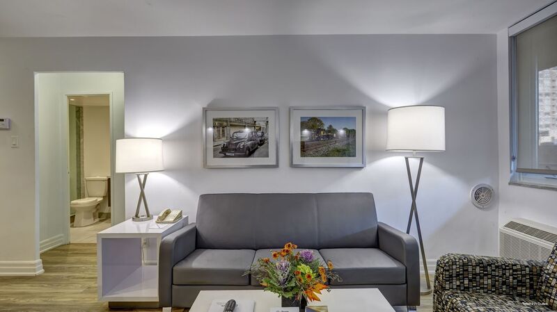 Фото Town Inn Suites