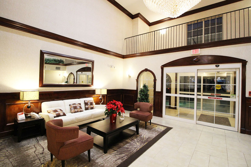 Фото Comfort Suites Near University