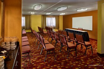 Фото Courtyard by Marriott Hartford Cromwell