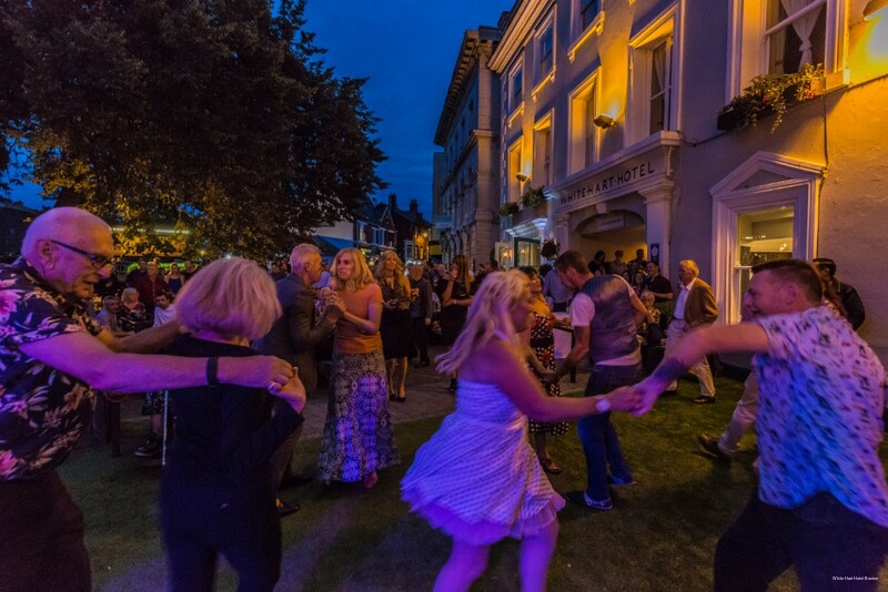 Фото Econo Lodge Truman Inn