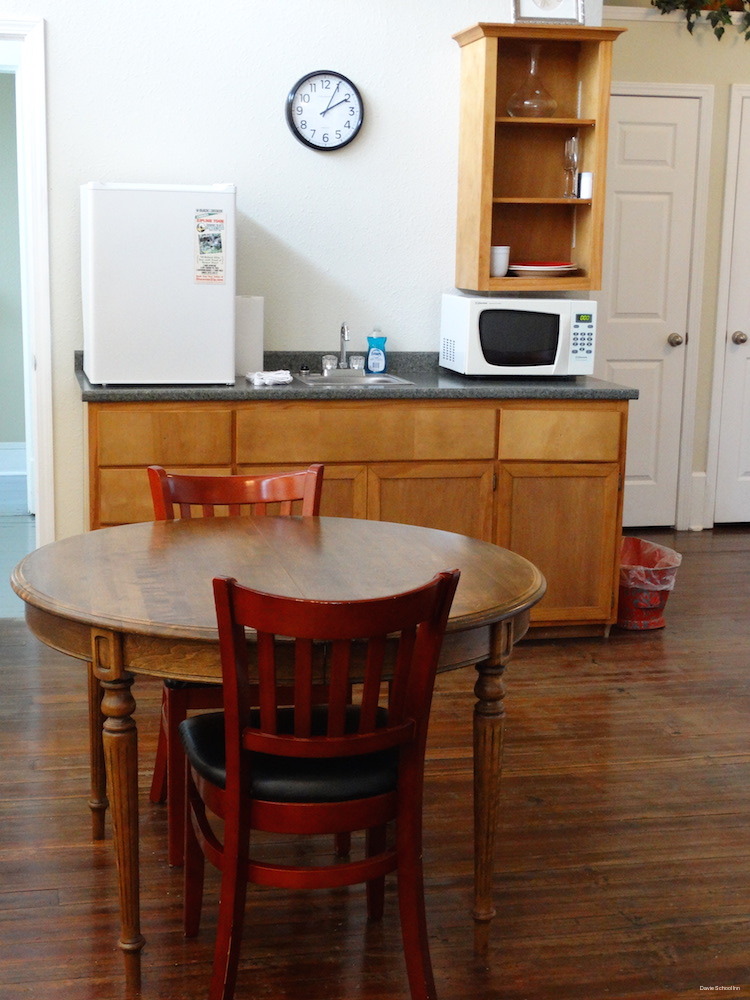 Фото Davie School Inn