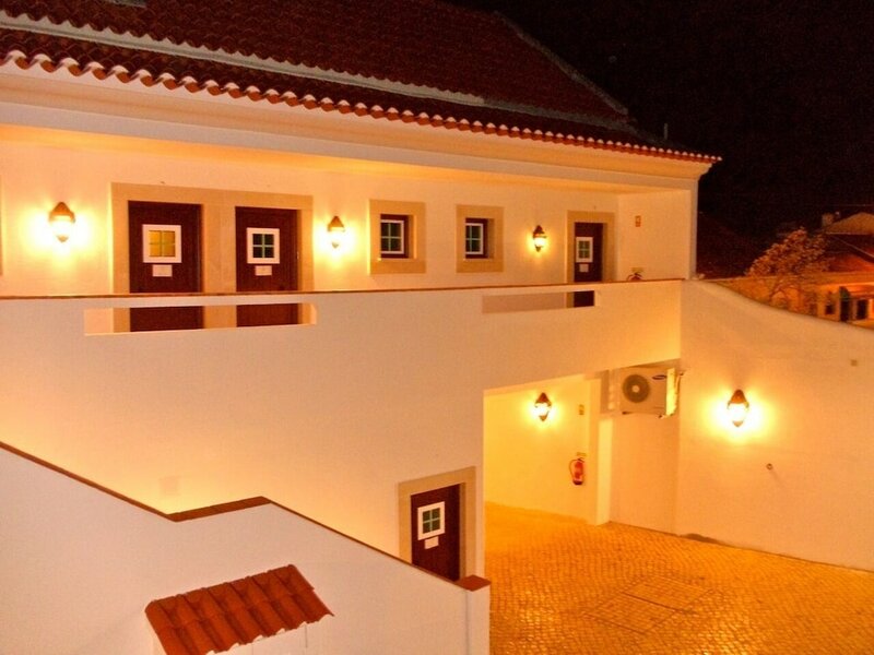 Гостиница Casa do Largo - Golegã