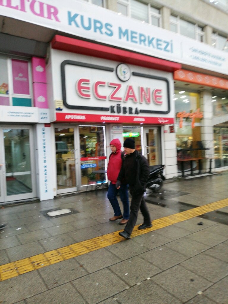 Eczaneler Kübra Eczanesi, Fatih, foto