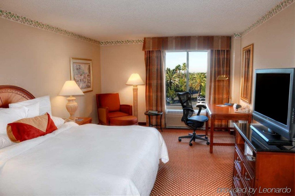 Фото Hilton Garden Inn Anaheim/Garden Grove