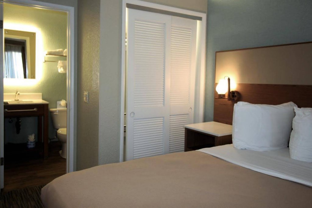 Фото Best Western Carlsbad by the Sea