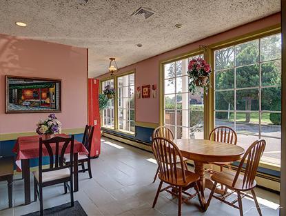 Фото Budget Host East End Hotel in Riverhead