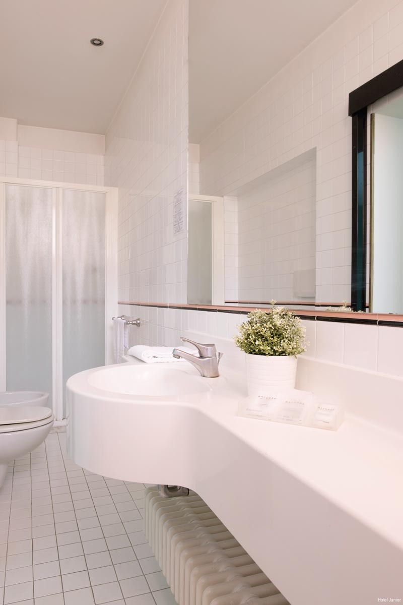 Фото Hotel Junior