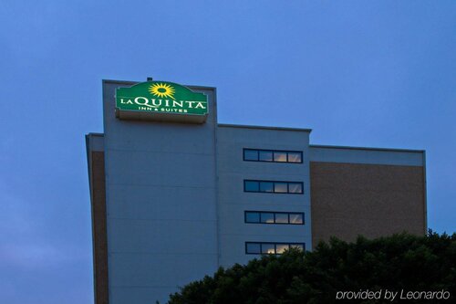 Гостиница La Quinta Inn & Suites by Wyndham Lax в Лос-Анджелесе