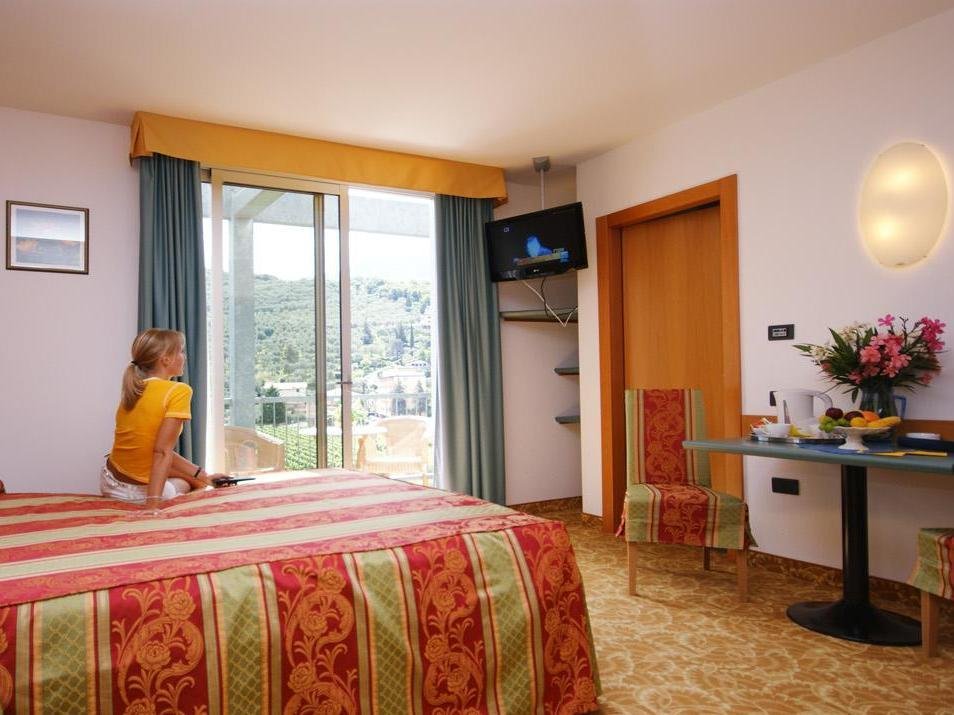 Фото Ambassador Suite Hotel