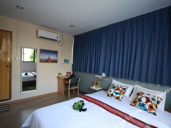 Фото 15th Street at Downtown Yangon