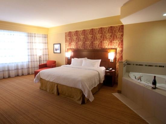 Фото Courtyard by Marriott Lincoln Downtown