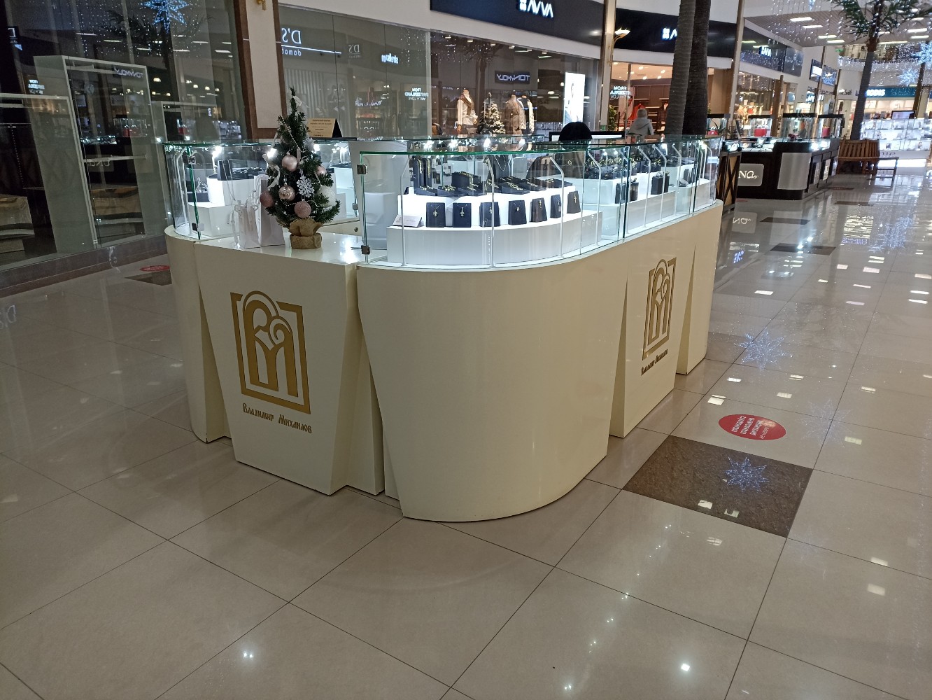 MIUZ Diamonds, сеть ювелирных салонов, Красная площадь, улица Дзержинского, 100,