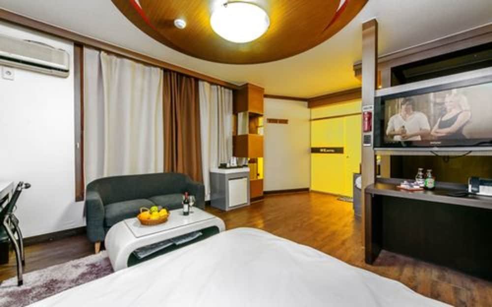 Фото Yeosu Mk Hotel