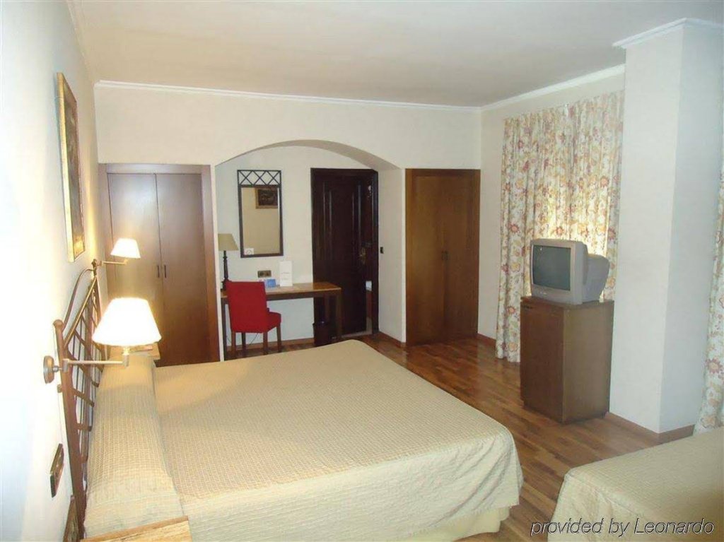 Фото Hotel Palacio de Valderrábanos