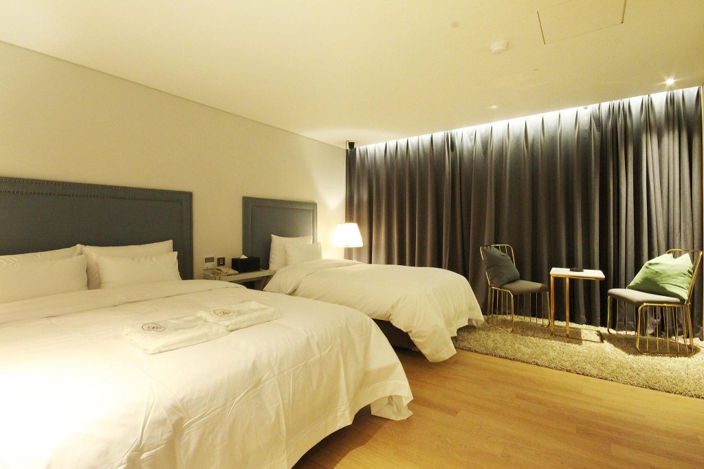 Фото Hotel Londoner Yongwon