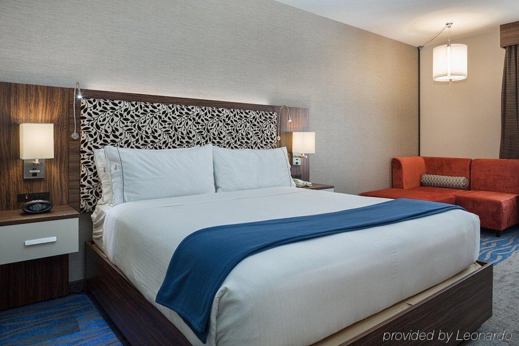 Фото Holiday Inn Express Redwood City-Central, an Ihg Hotel