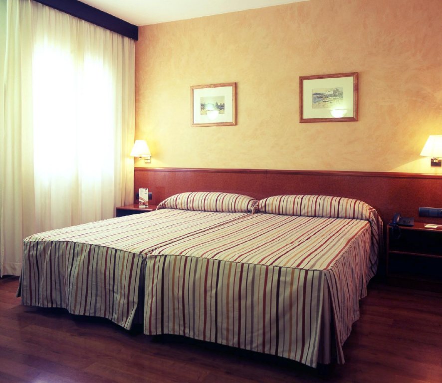 Фото Catalonia Castellnou