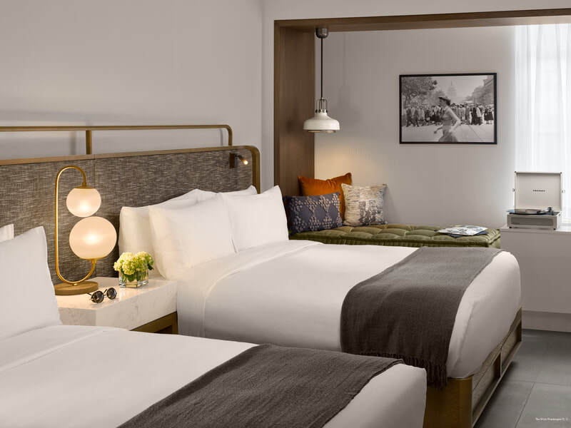 Фото Yours Truly Dc