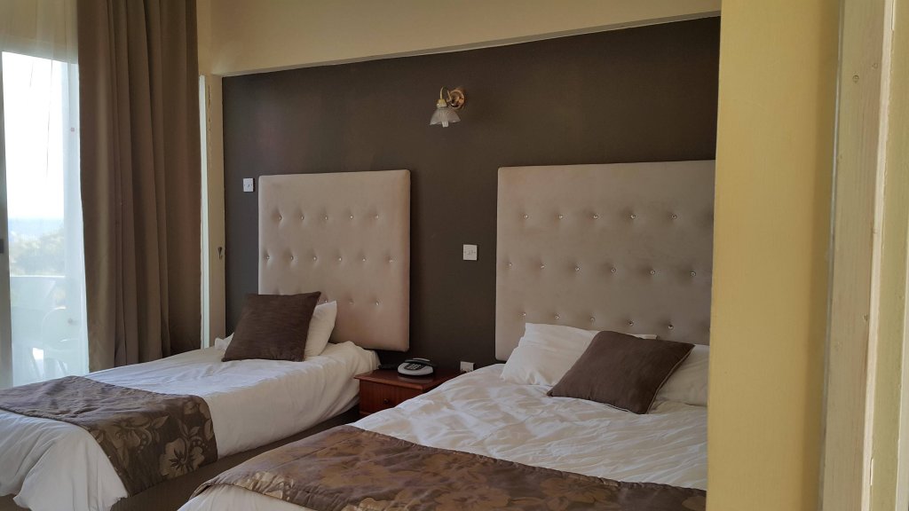 Фото Hotel Sempati