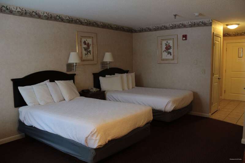 Фото Shiretown Inn & Suites