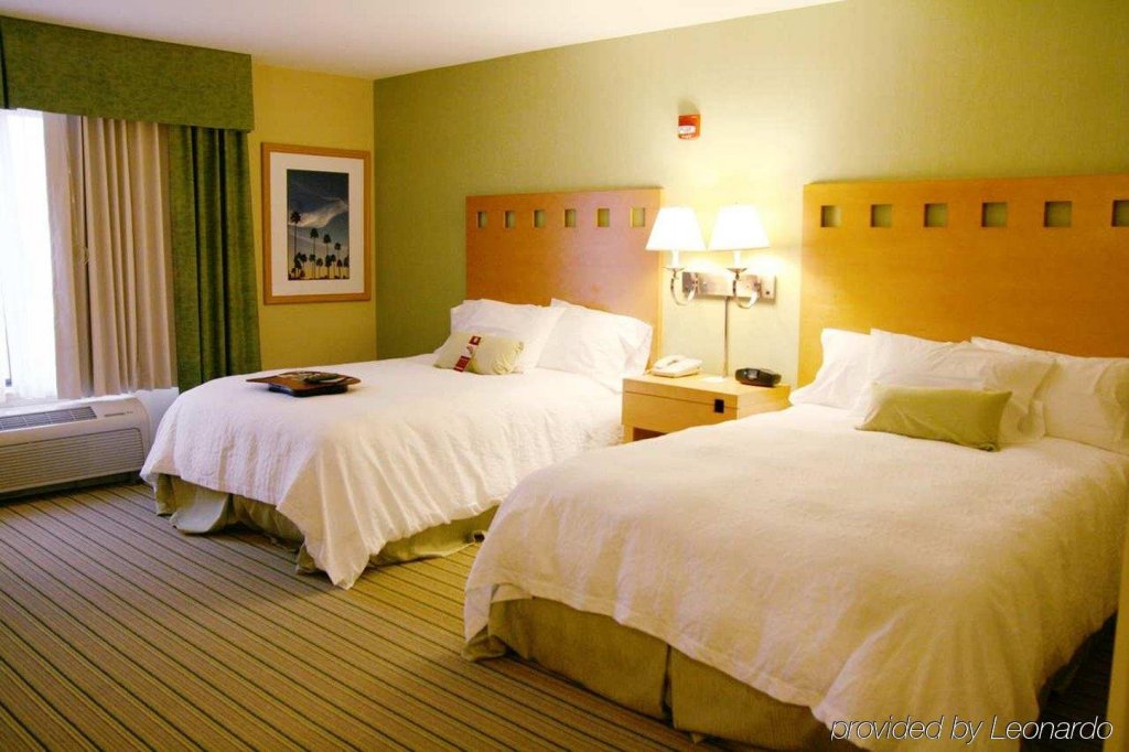 Фото Hampton Inn And Suites Madera