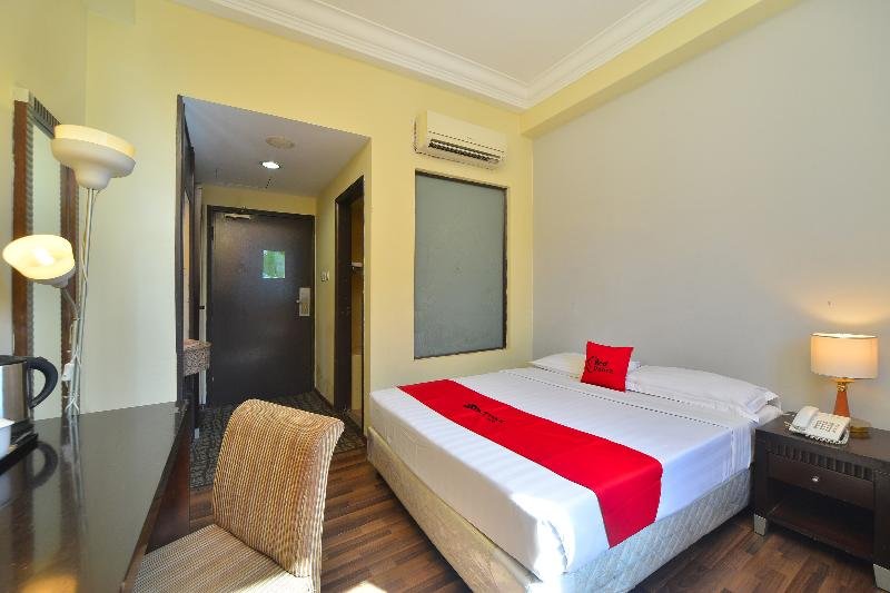 Фото RedDoorz at Aljunied