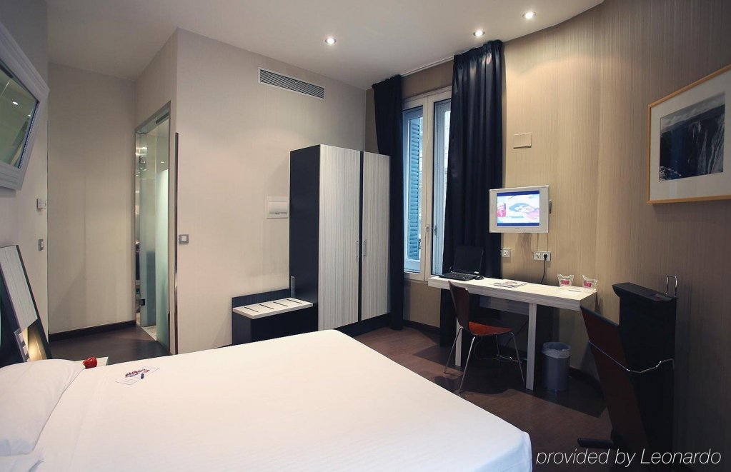 Фото Petit Palace Triball