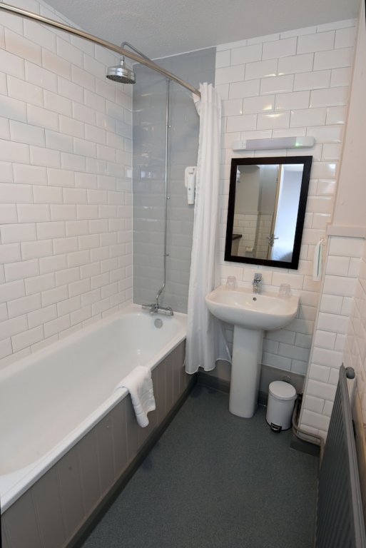 Фото Oaklands Hotel